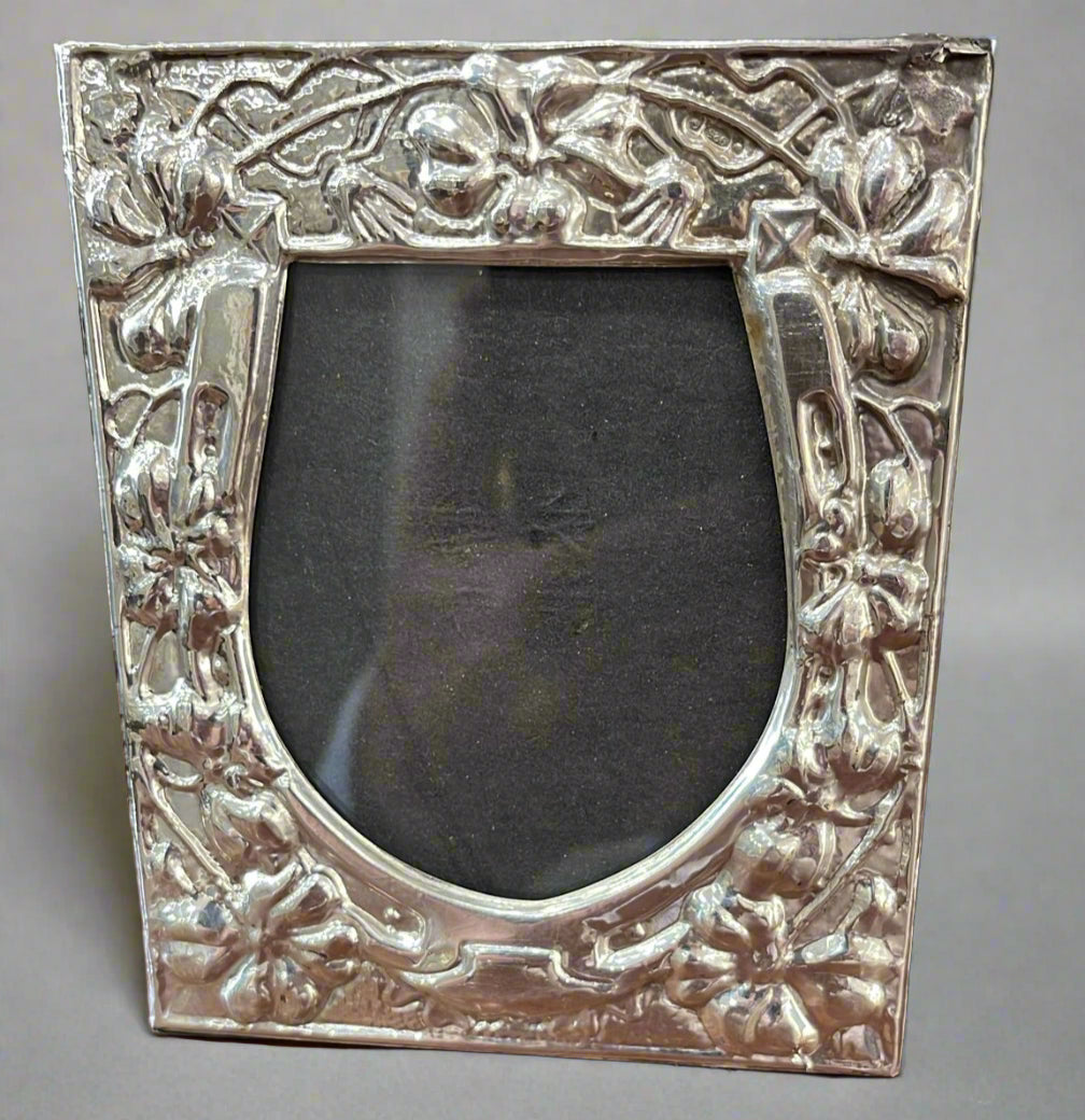 3 x 3.5" horseshoe shaped silver frame