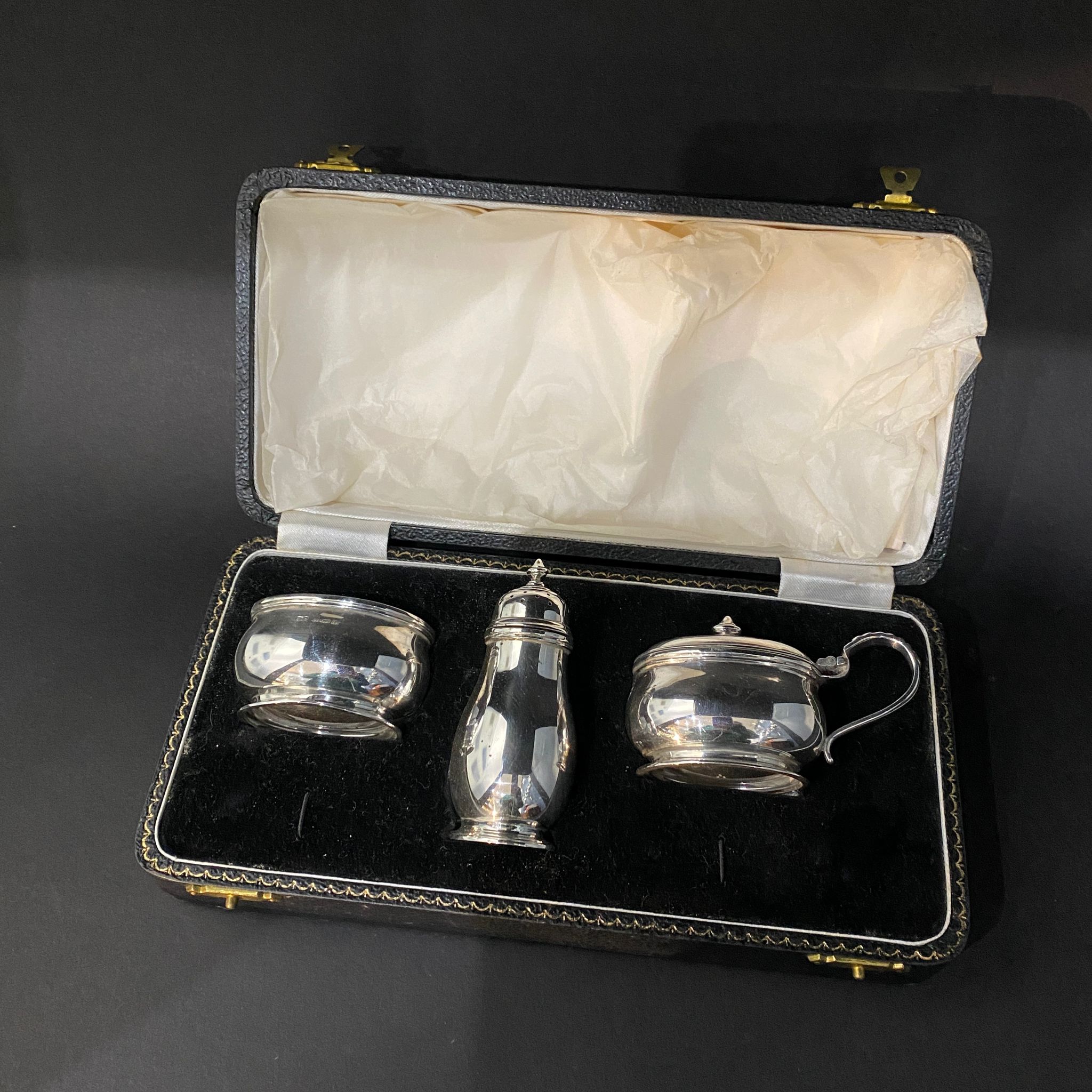 Three piece boxed silver cruet set by William Suckling Ltd of Birmingham 1947