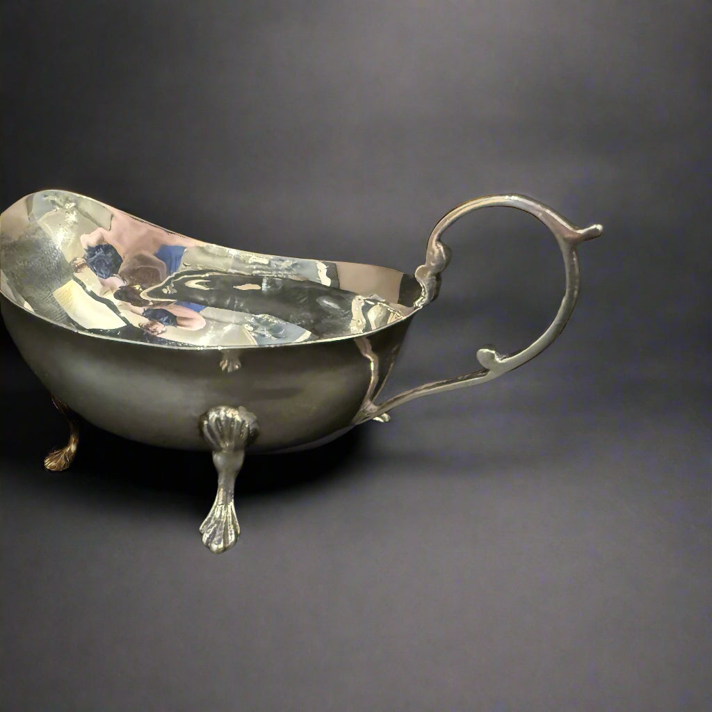 Small silver sauceboat made in Birmingham 1913 