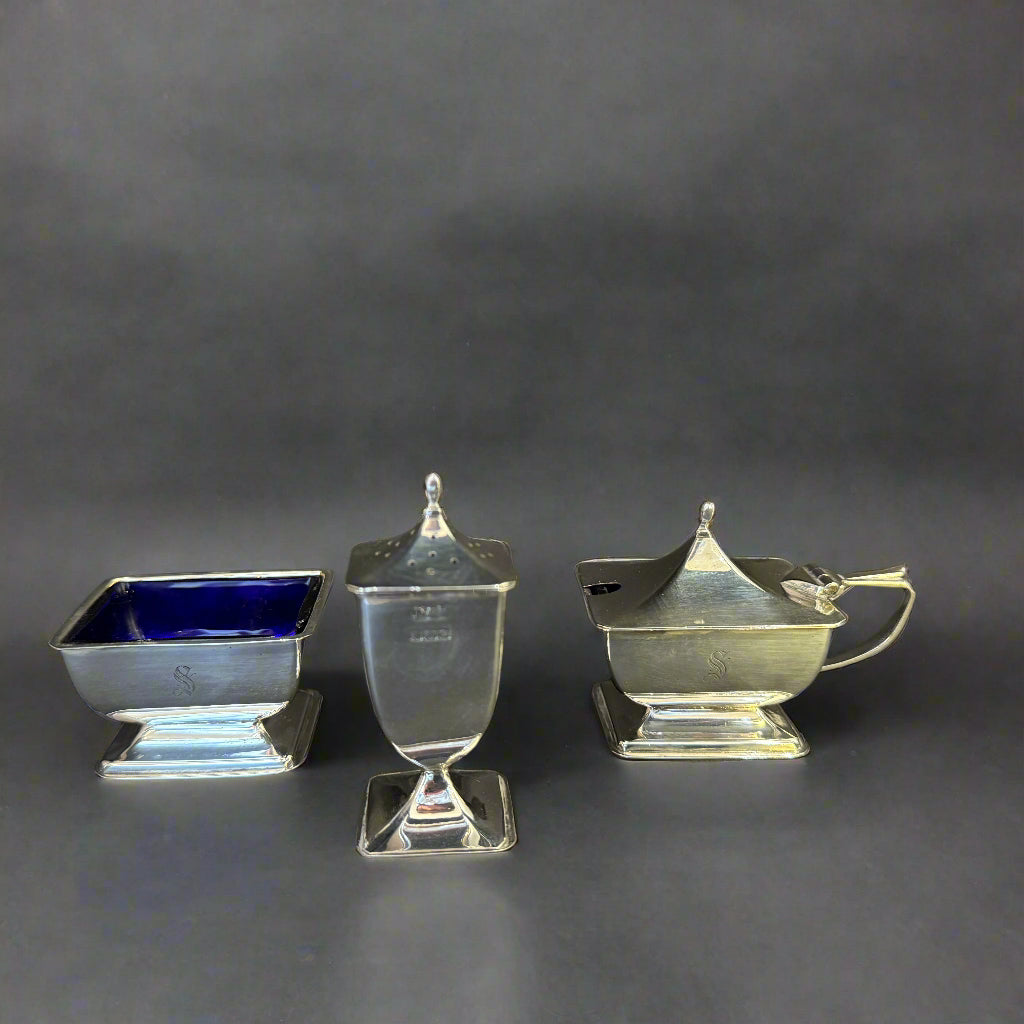 Three piece Art Deco silver cruet set made in Birmingham 1938 by Deacon & Francis 