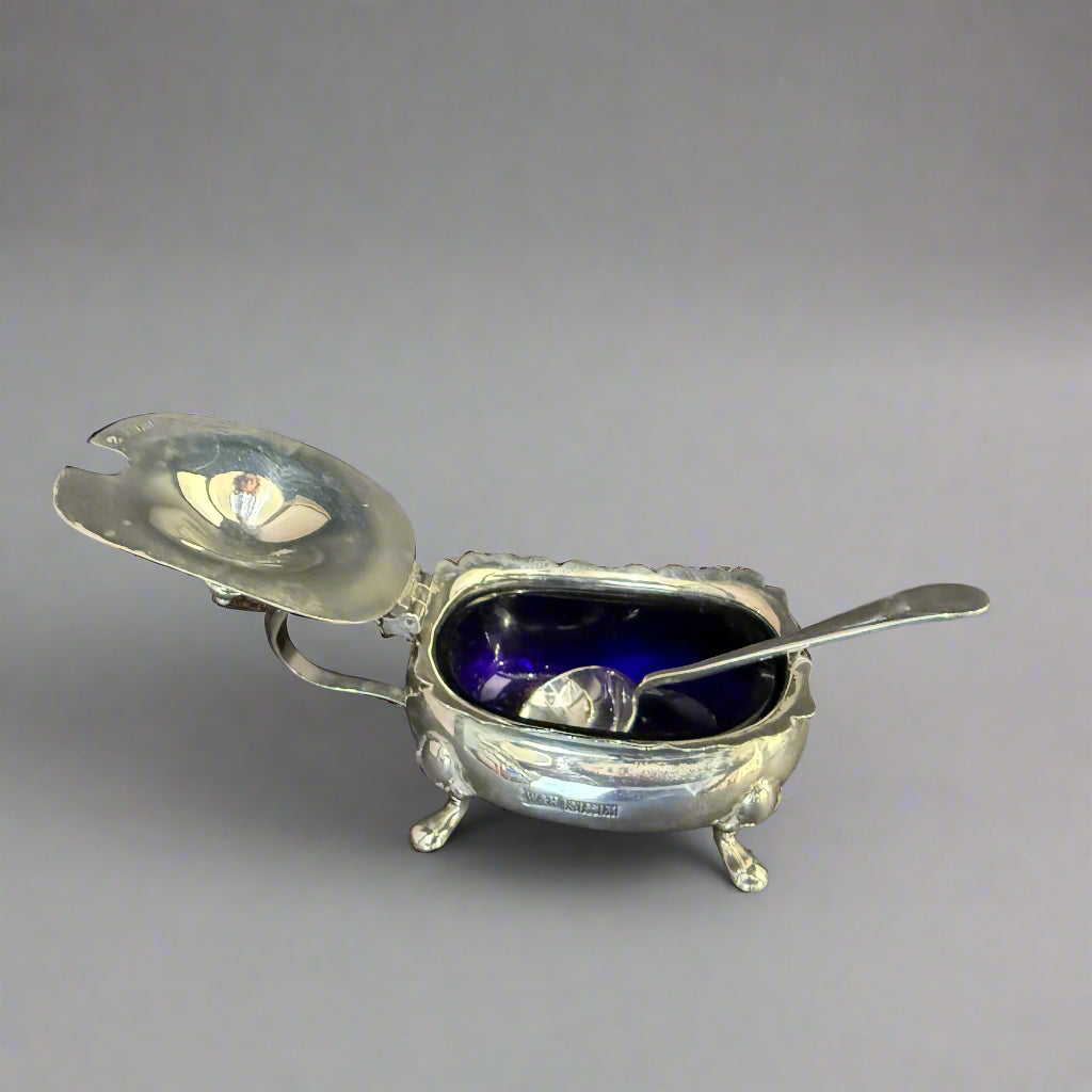 Three piece cruet set made in Birmingham 1961 by Walker & Hall