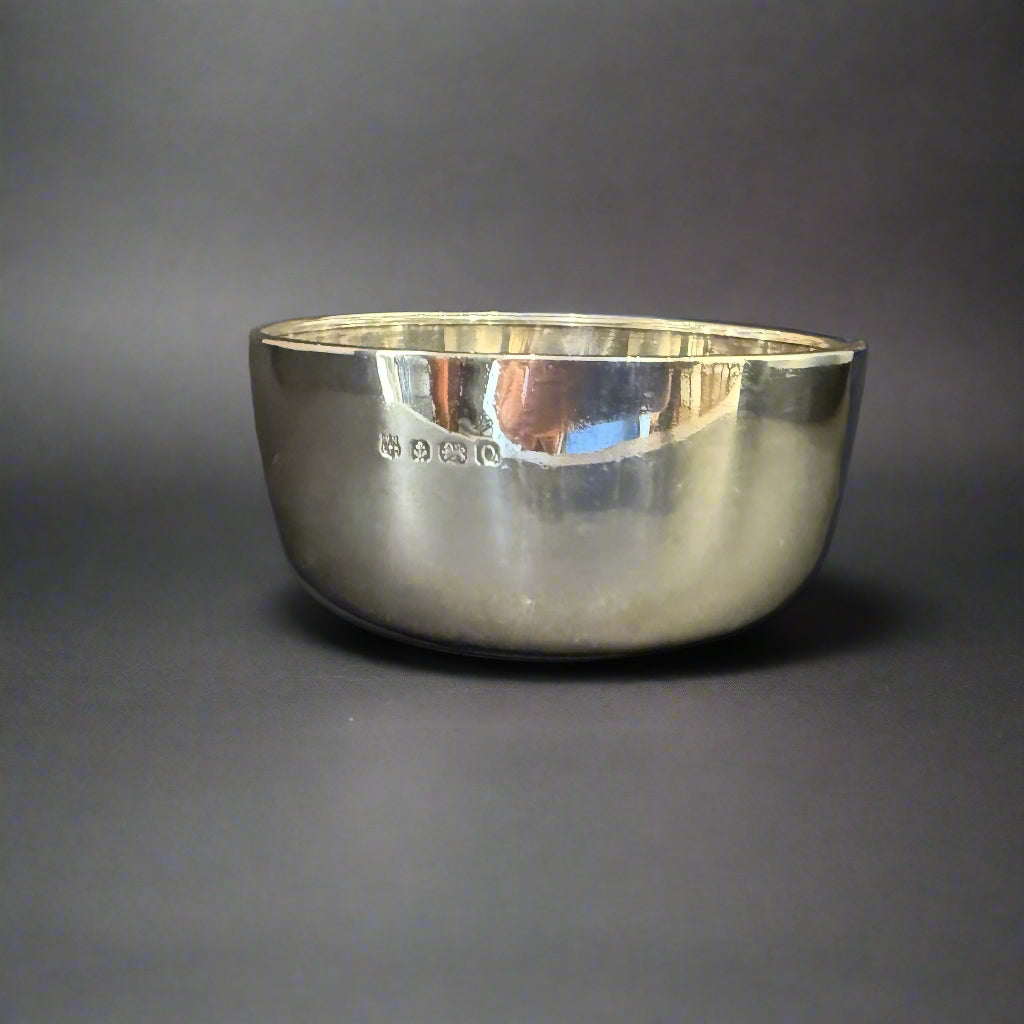 Plain silver bowl made in Birmingham 1938 by William Neale