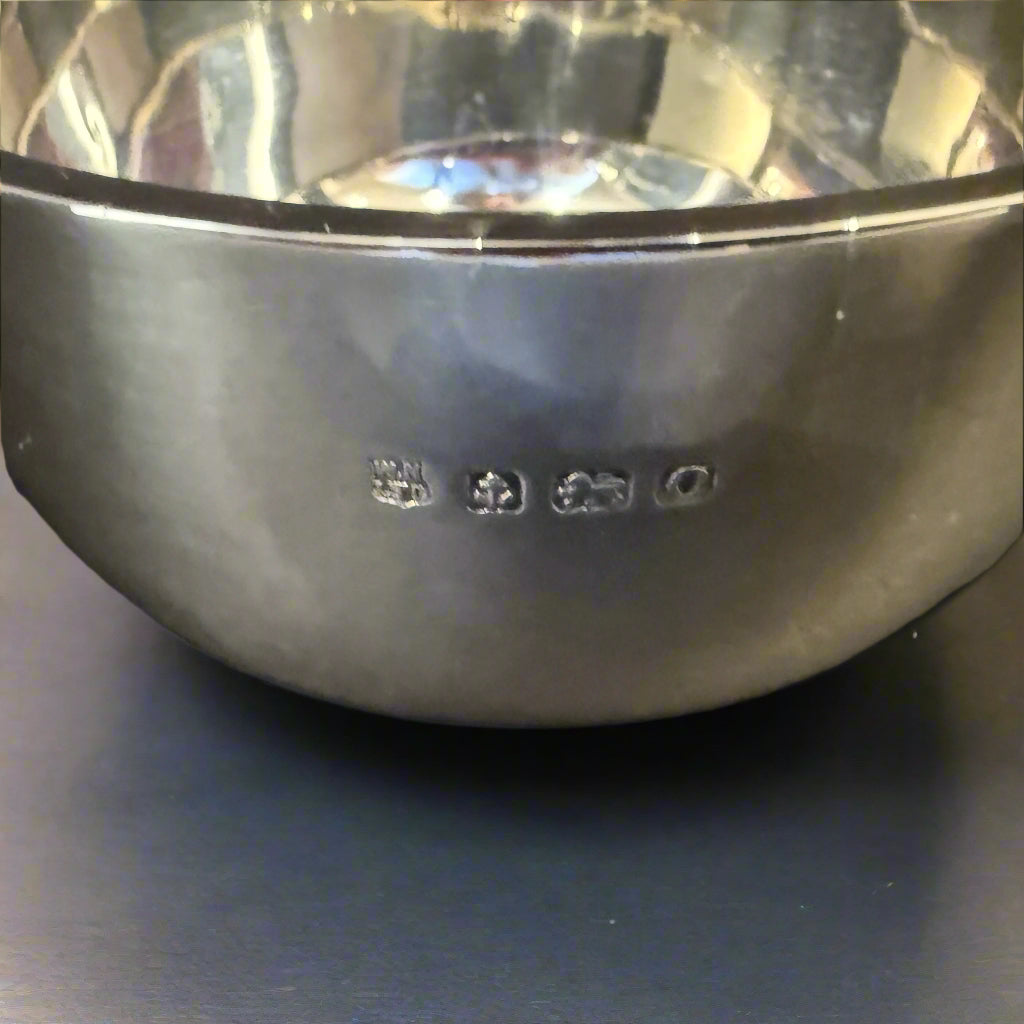 Plain silver bowl made in Birmingham 1938 by William Neale