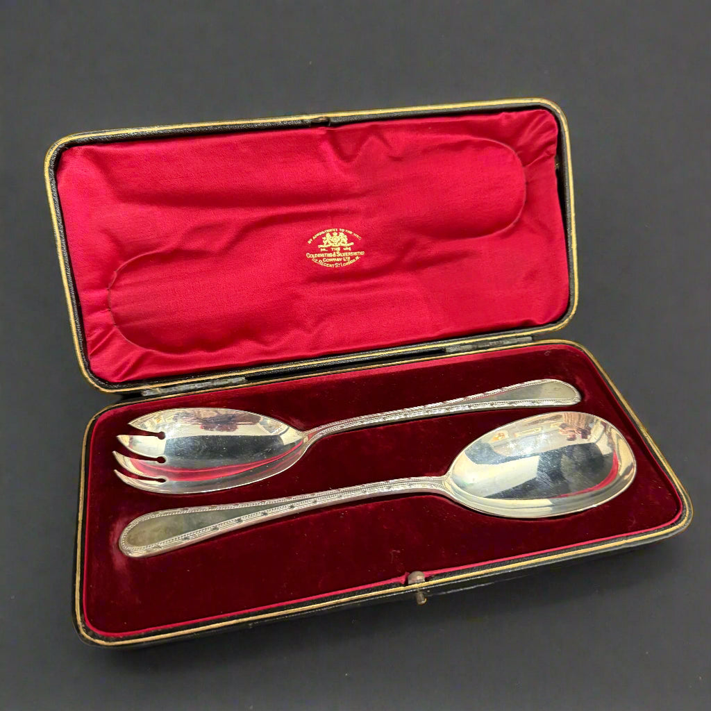 Boxed pair of silver salad servers made in London 1902 by Goldsmiths & Silversmiths Company