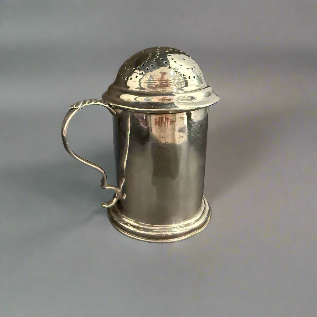 Boxed silver shell butter dish and silver butter knife made in Sheffield 1903