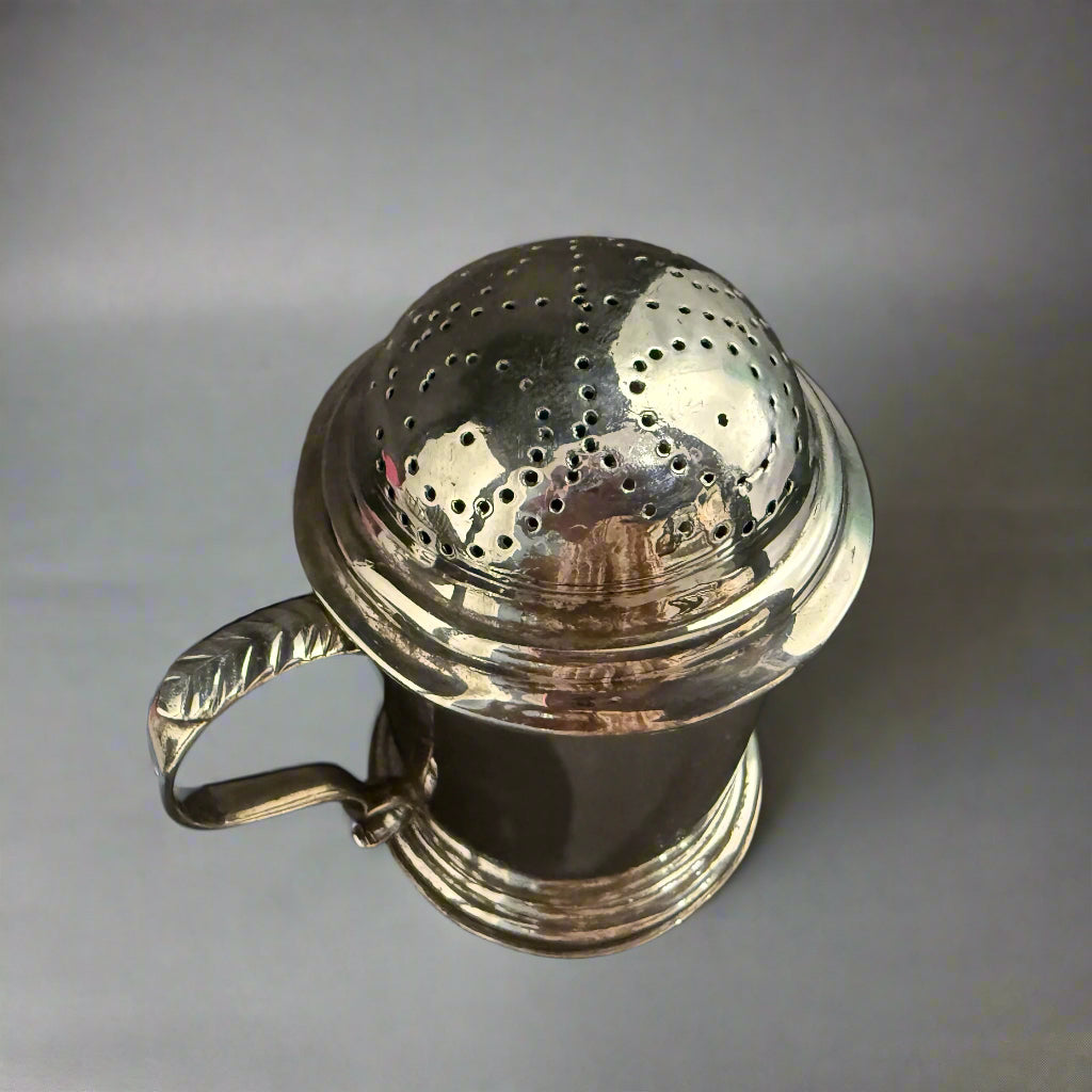Boxed silver shell butter dish and silver butter knife made in Sheffield 1903