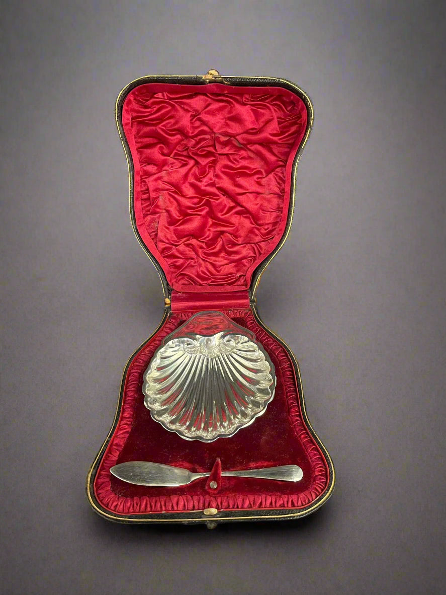 Small boxed silver butter shell made in Sheffield 1988 by Francis Howard