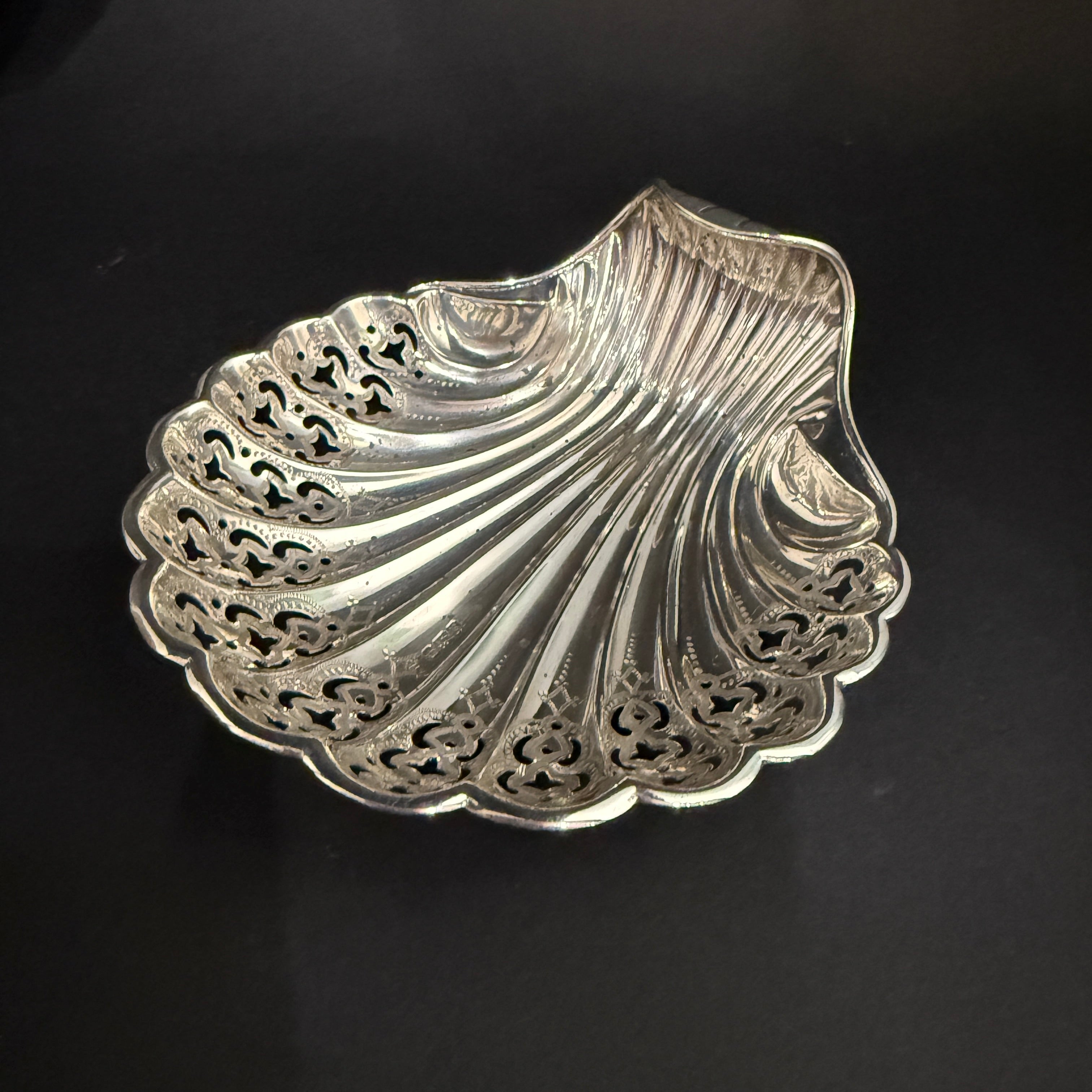 Pierced silver shell dish made in Sheffield 1902 by Richard & Ebenezer Hall