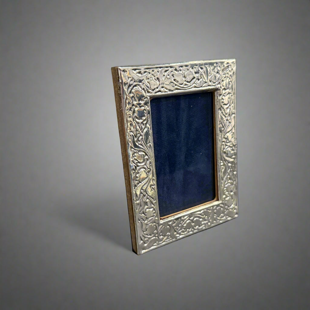 3.5 x 2" Modern silver frame with ornate border
