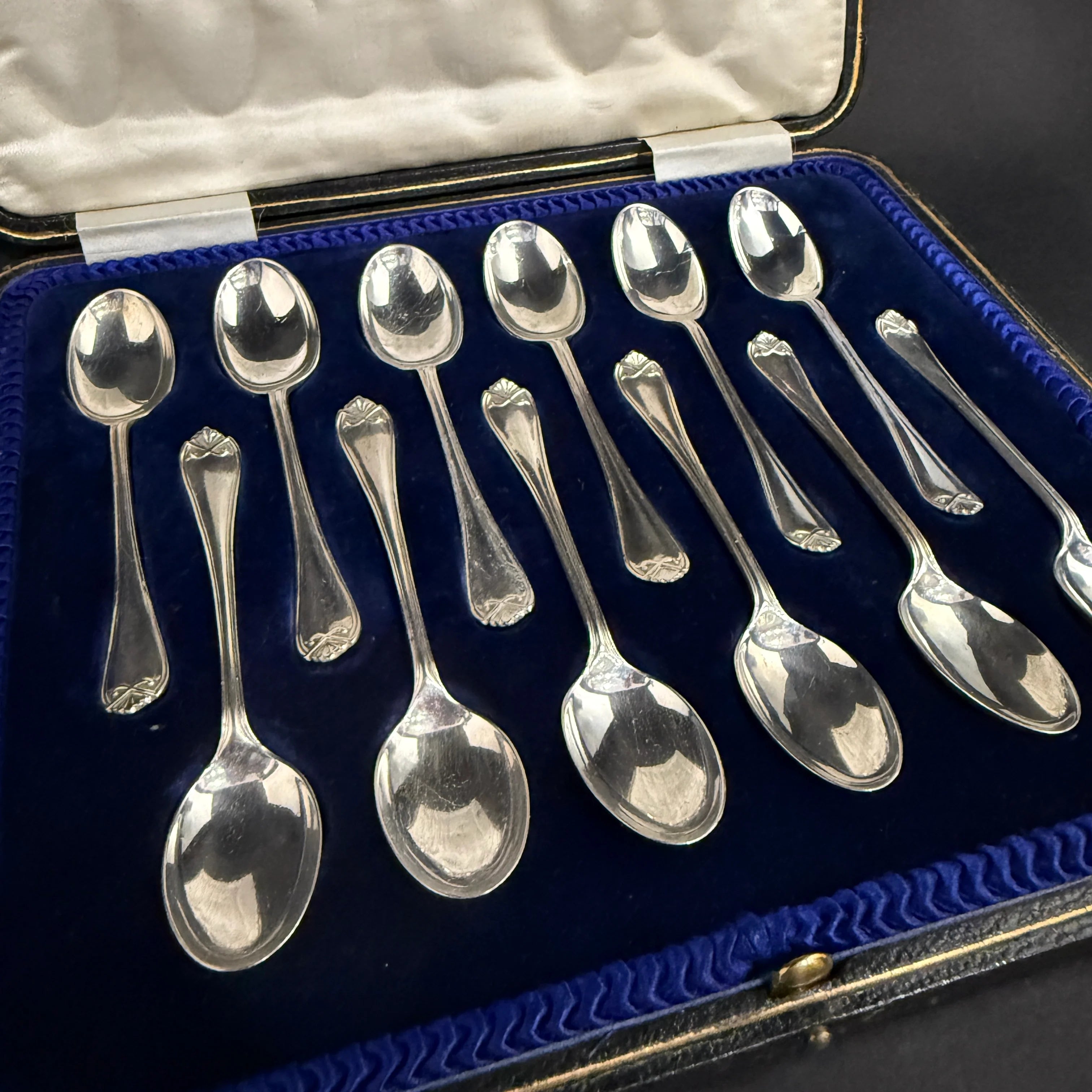 Boxed set of 12 silver teaspoons made in Sheffield 1920 by Cooper Brothers