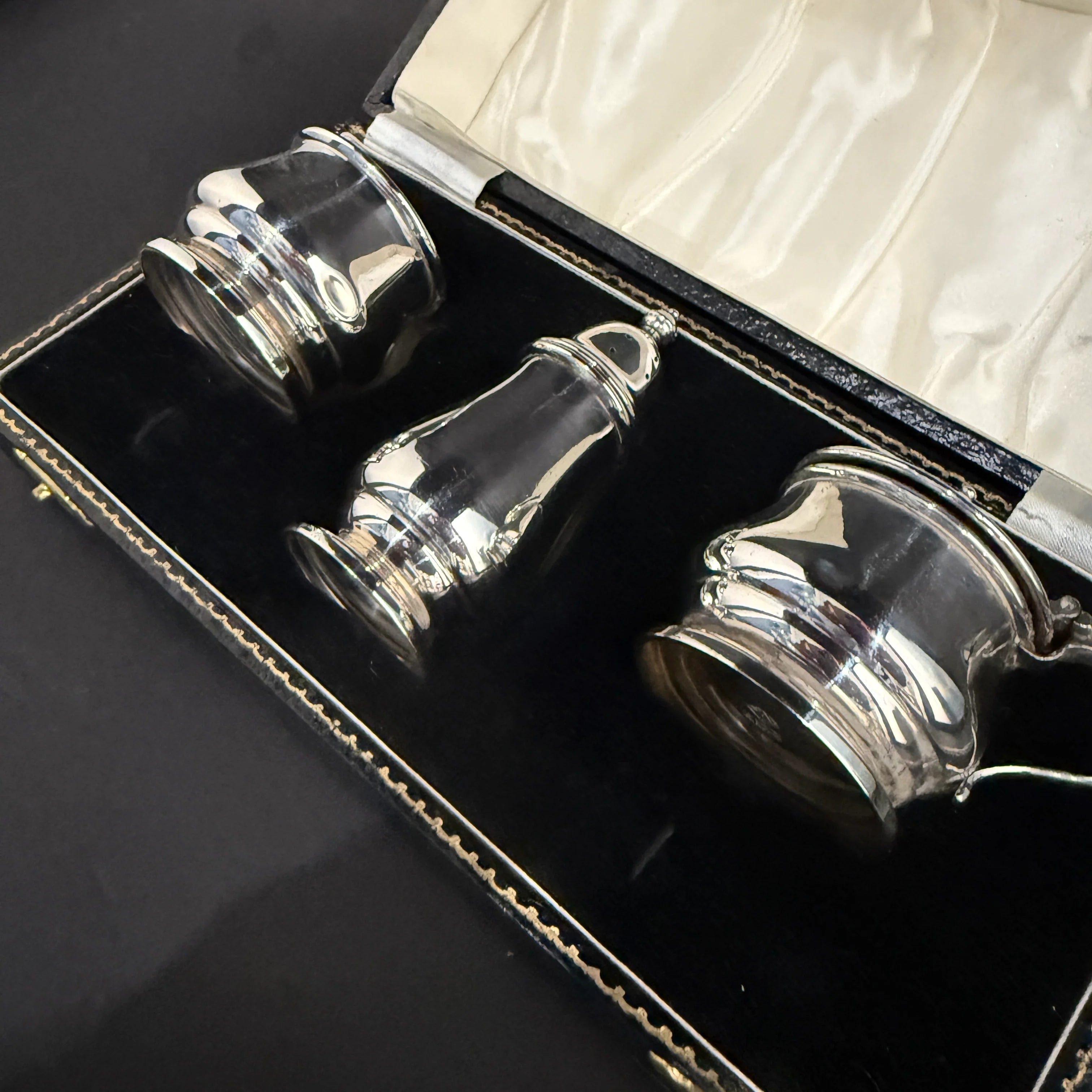 Three piece silver cruet set made in Birmingham 1901 by Aitken Brothers