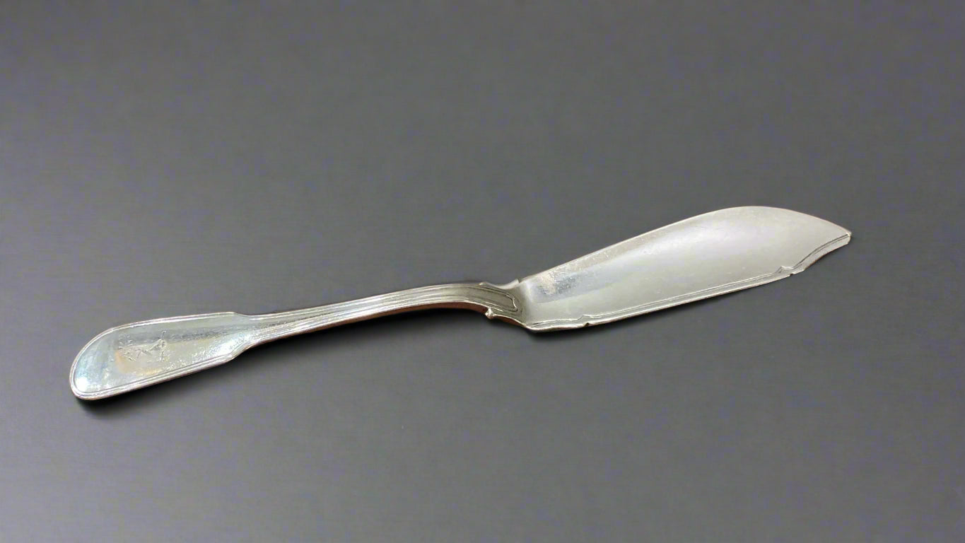 Silver butter knife made in London 1824 by Francis Higgins