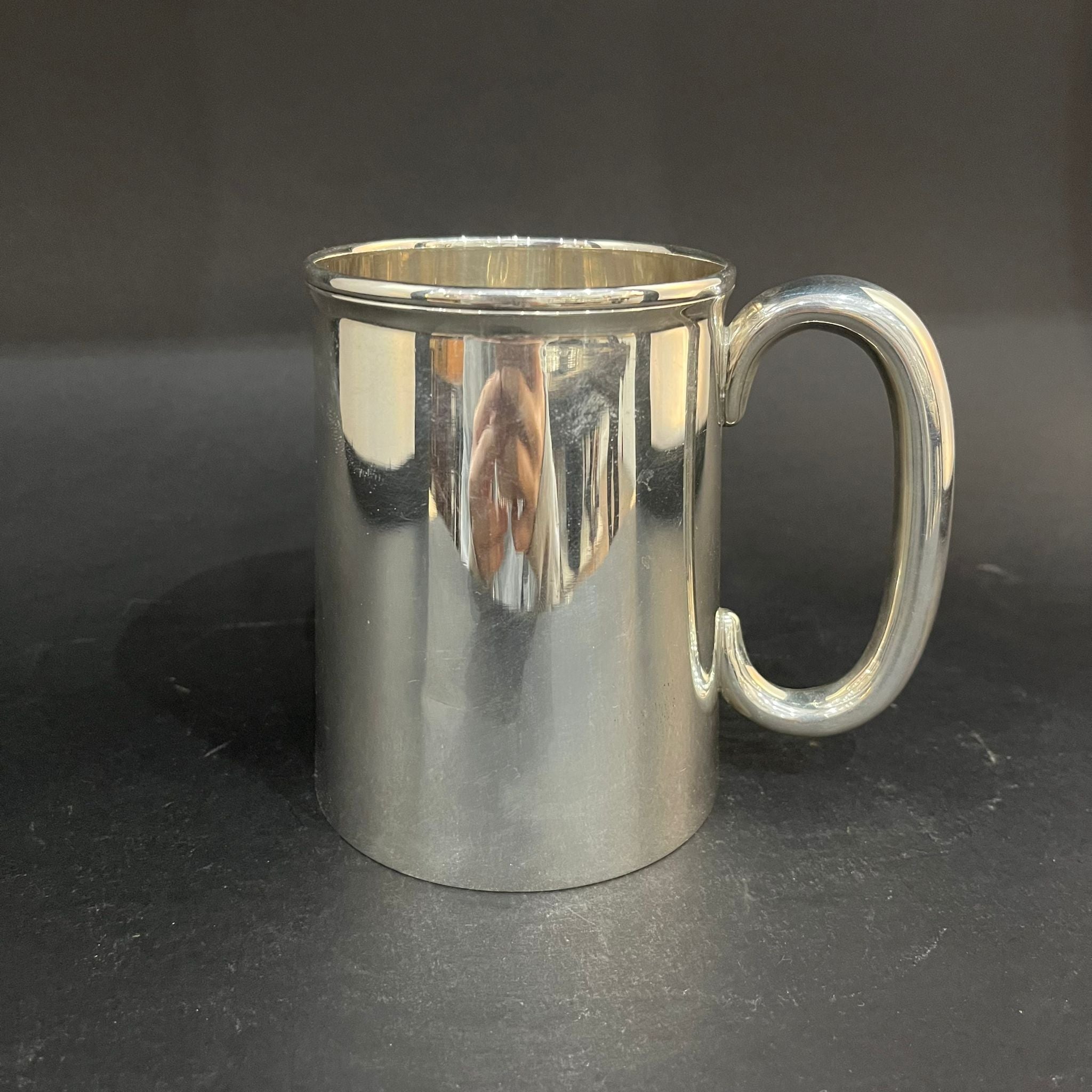 Pint mug. London 1934