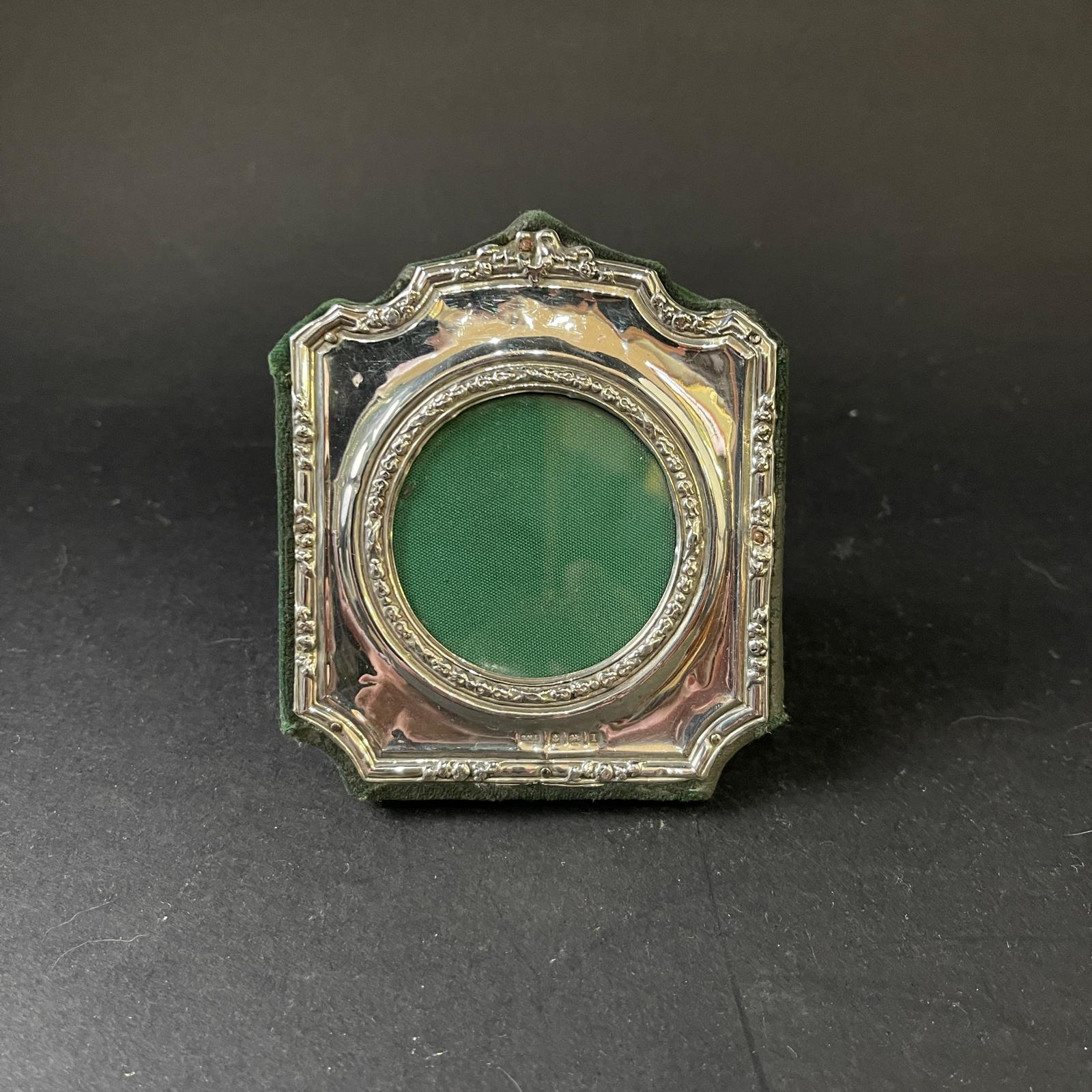 2" Silver photo frame made in Birmingham 1912 by Samuel Levi