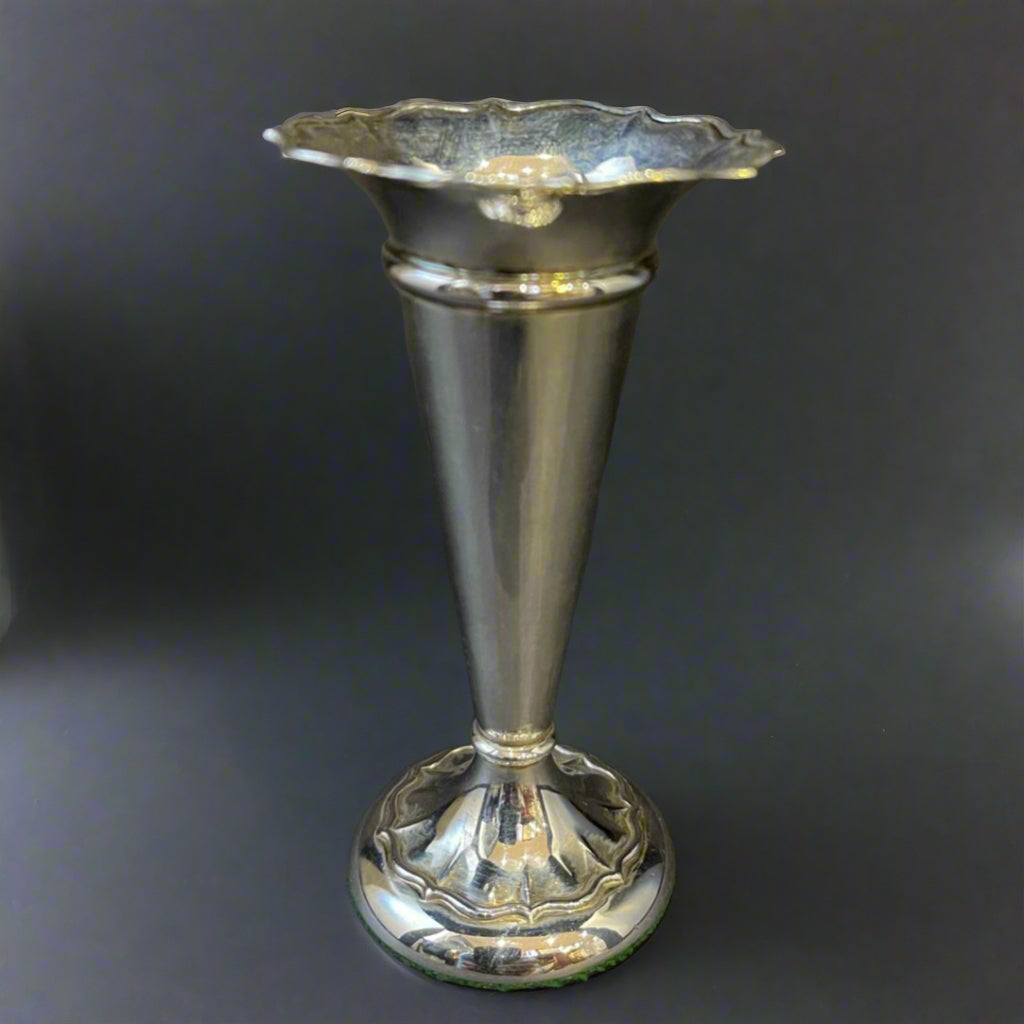 Single silver bud vase made in Birmingham 1915 by A & J Zimmerman Ltd