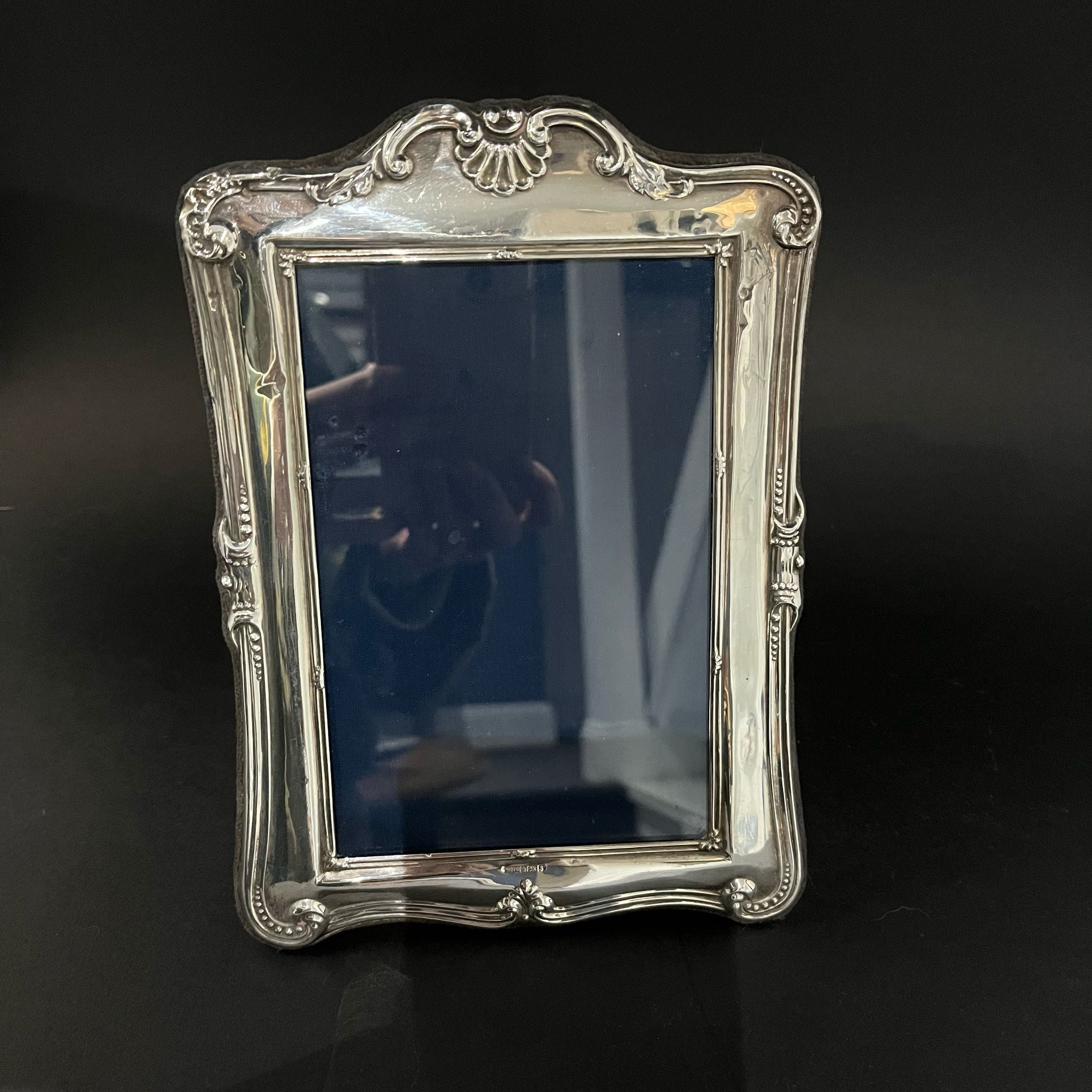 6x4" Vintage silver photo frame with ribbon and shell design made in Sheffield in 1992 by Carrs