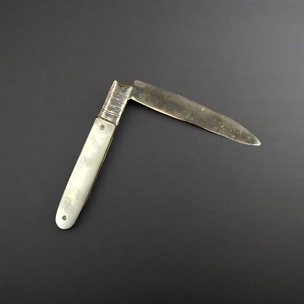 Small mother of pearl and silver bladed pocket knife made in Sheffield 1814 