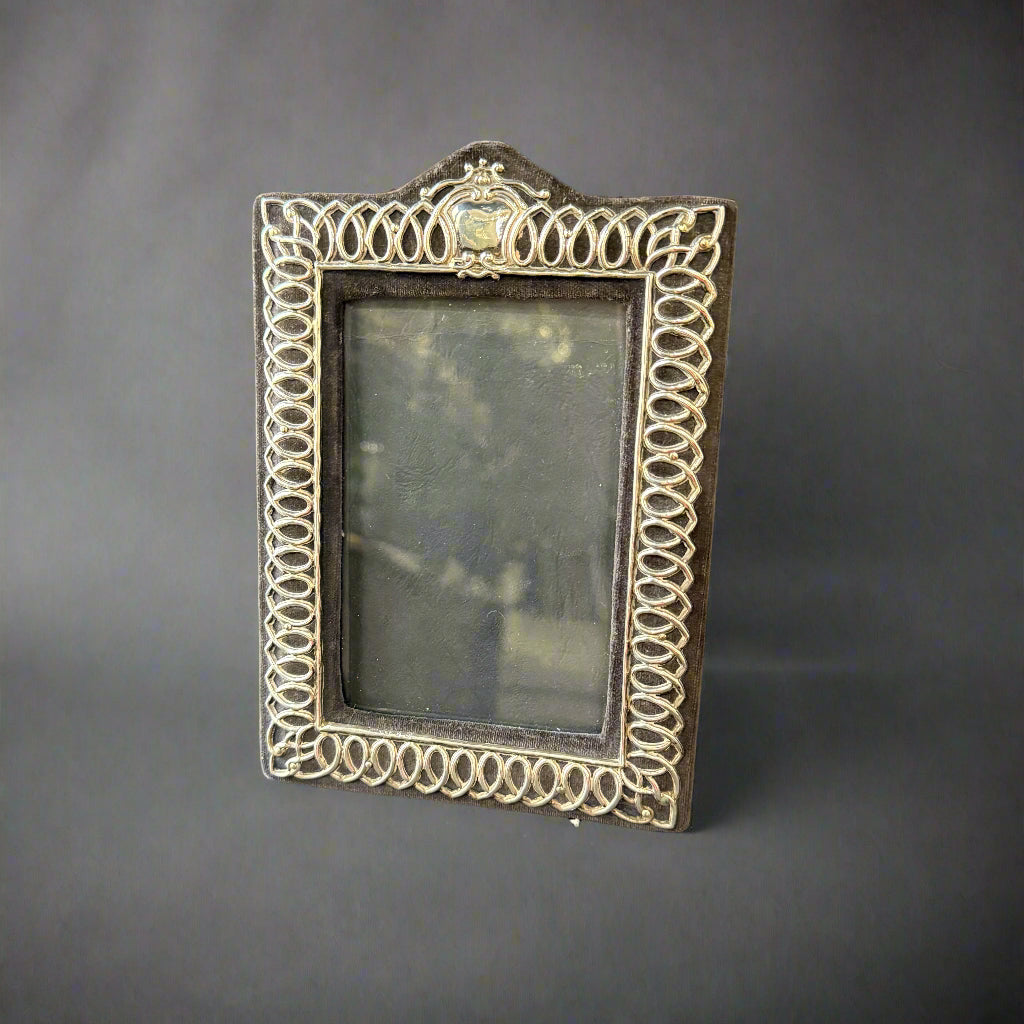 6x4” silver frame with wire hoop design with vacant center escutcheon made in Birmingham 1898