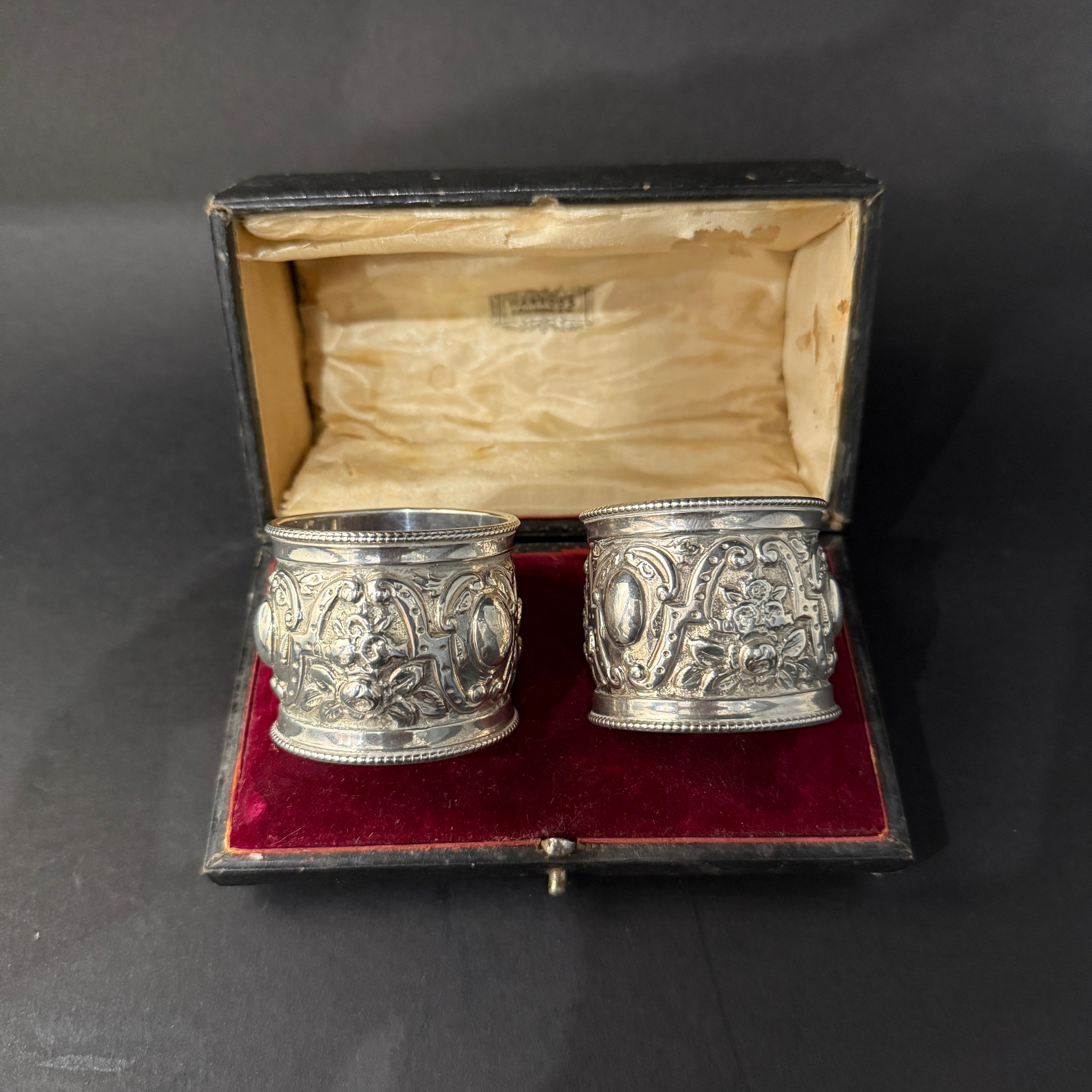 Pair of heavy silver napkin rings from Harrods circa 1900 with no marks