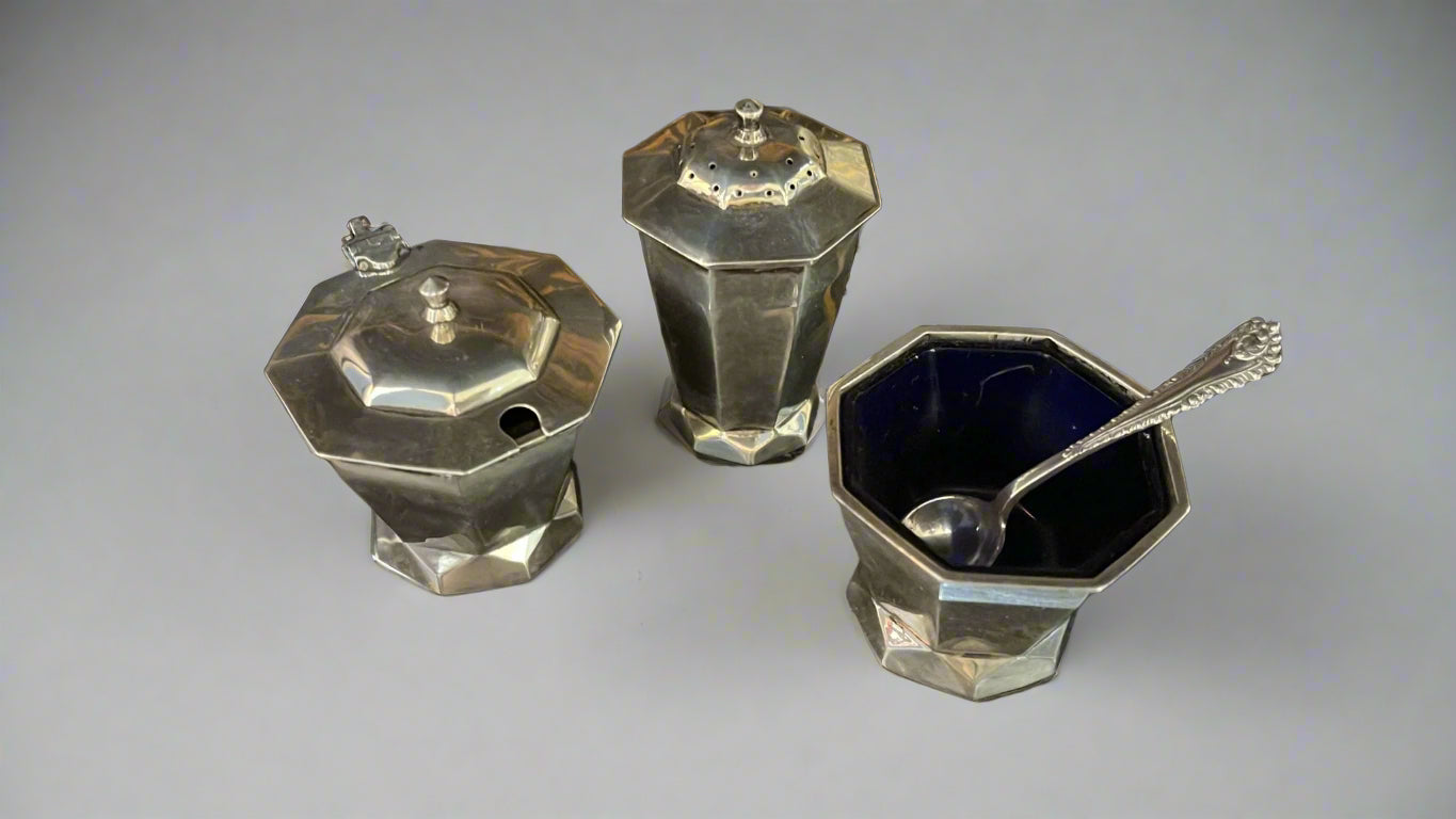 Three-piece angular Art Deco silver cruet set made in Birmingham 1937 by Elkington &amp; Co