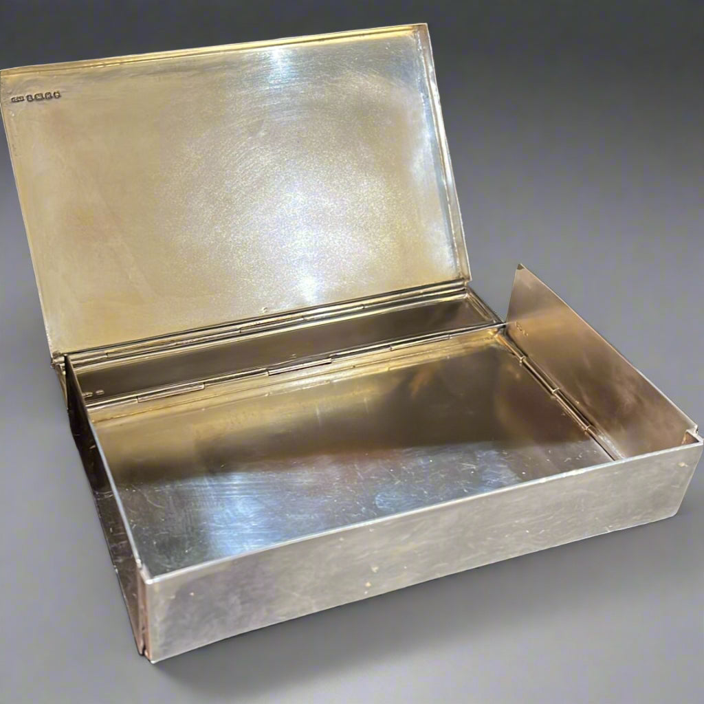 Silver collapsable sandwich box