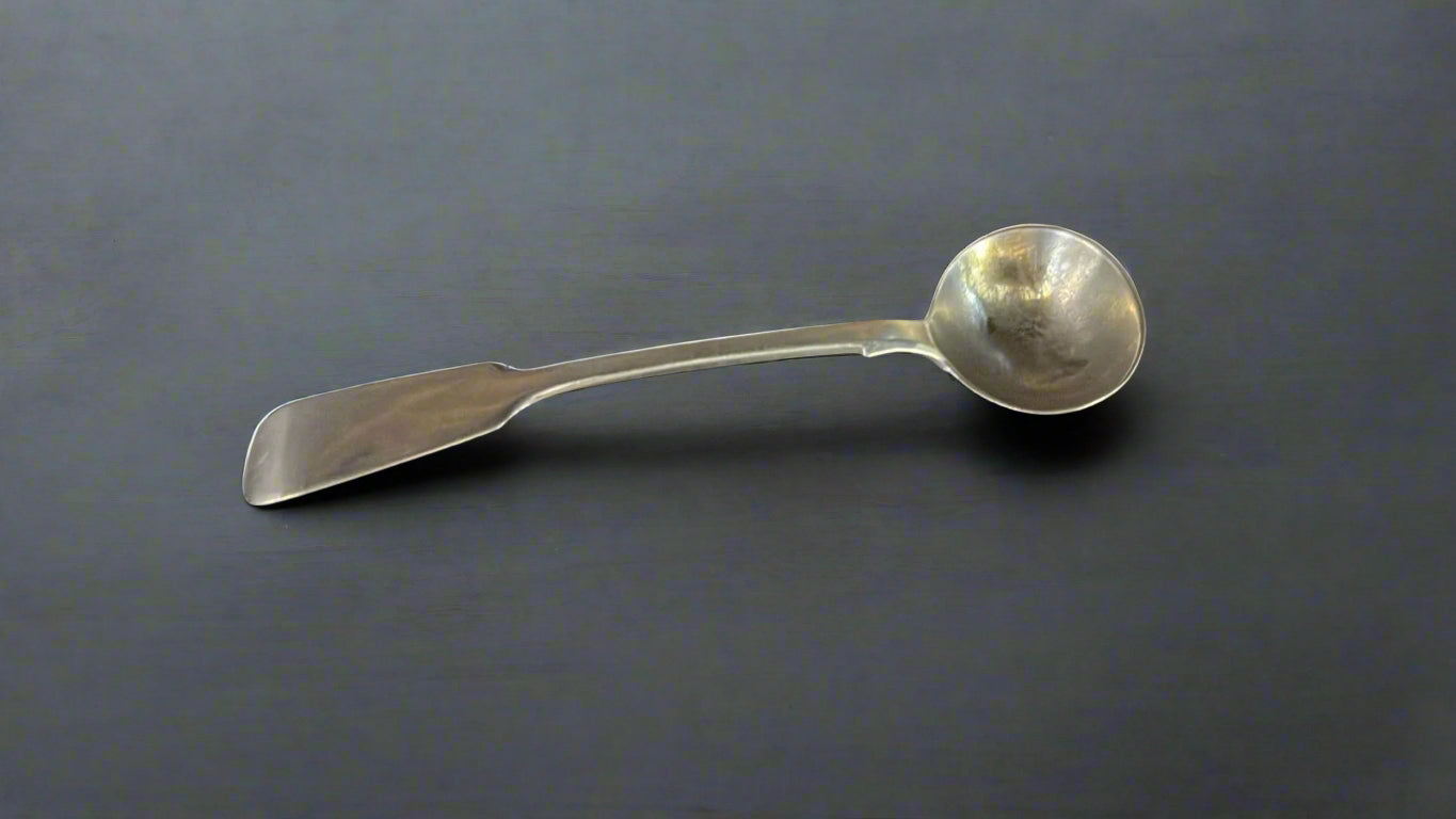 Silver salt spoon made in London 1850 by Robert Wallis