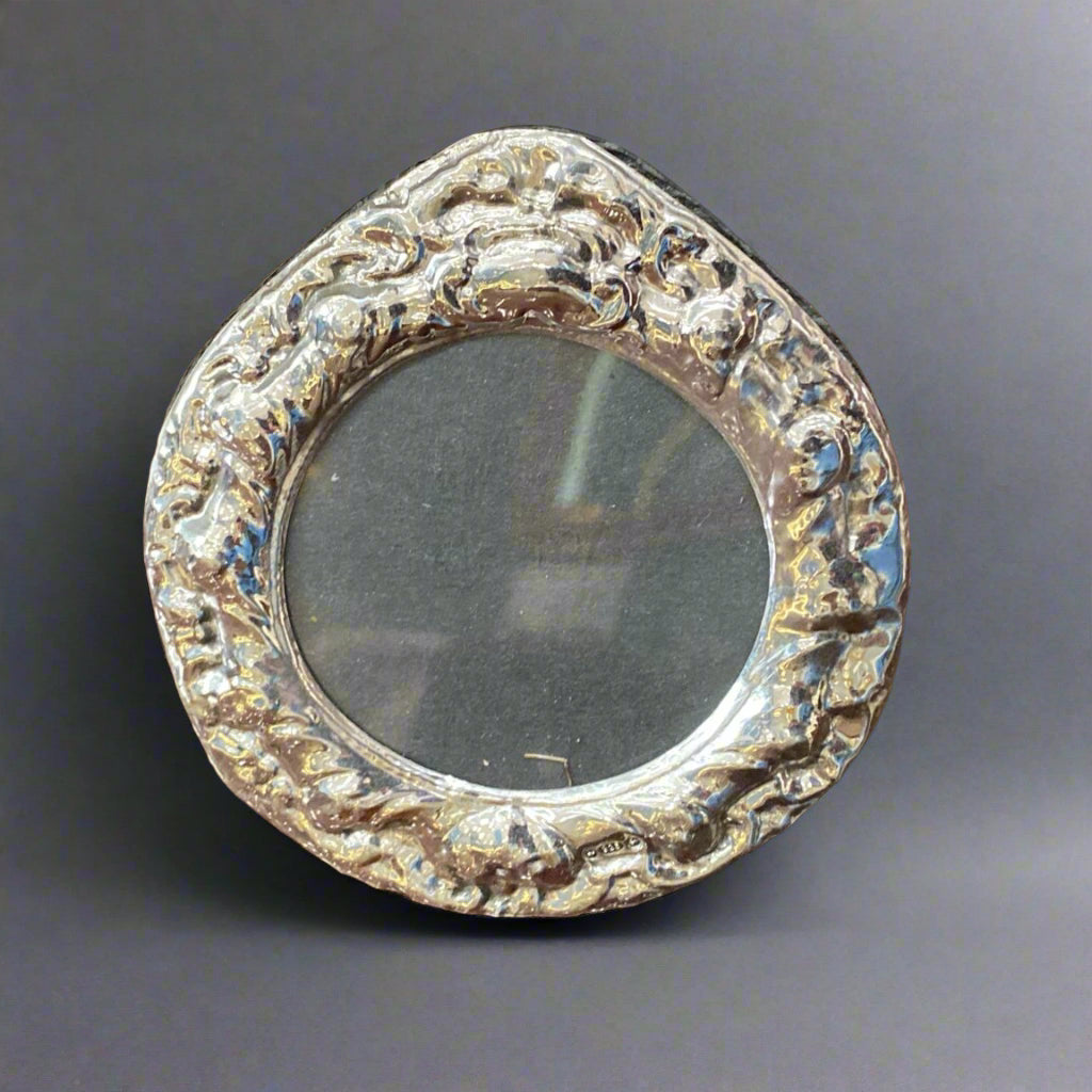 modern round silver frame