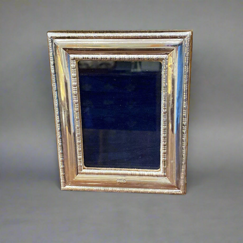 ribbon and reed silver frame