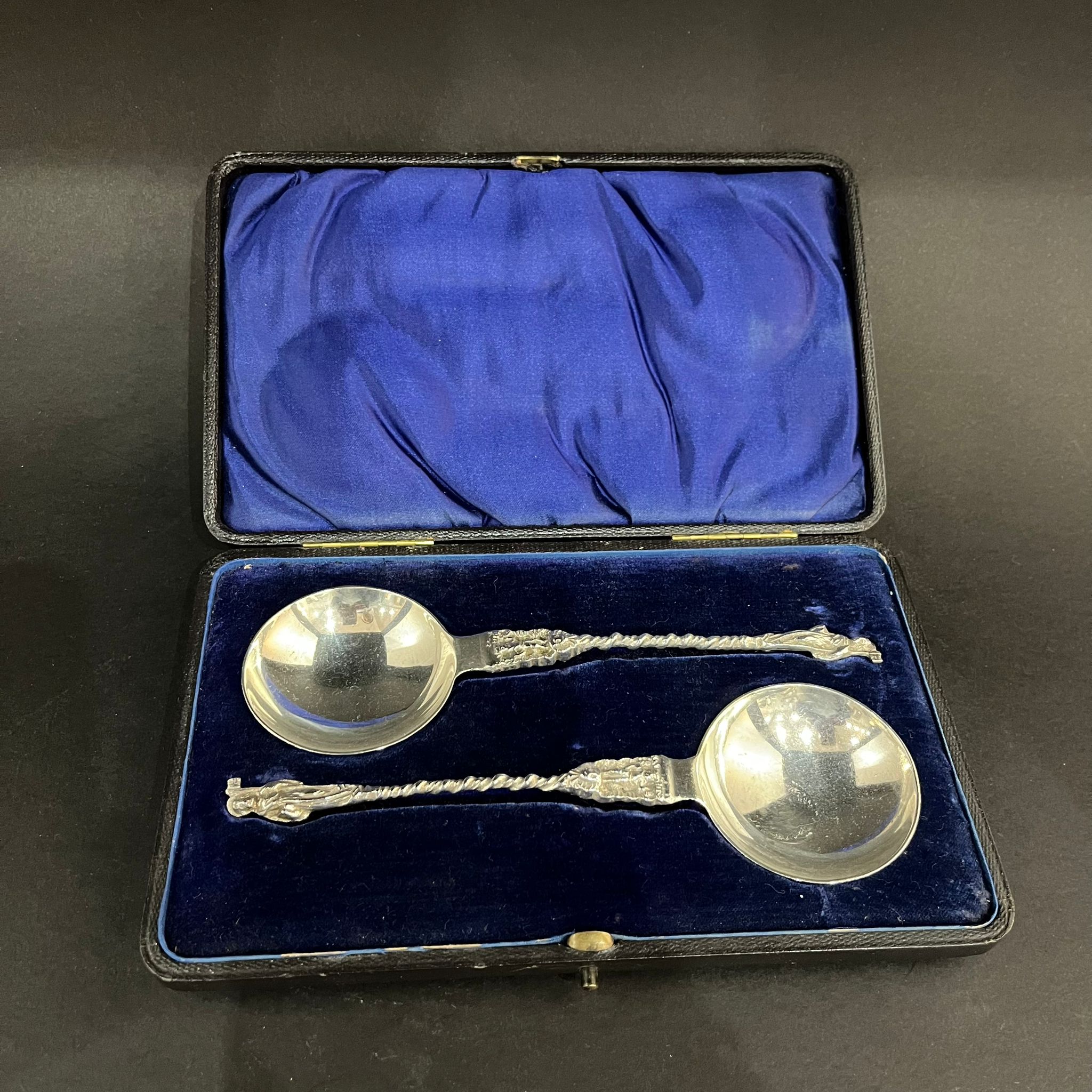 Boxed set of two large apostle style spoons 1900