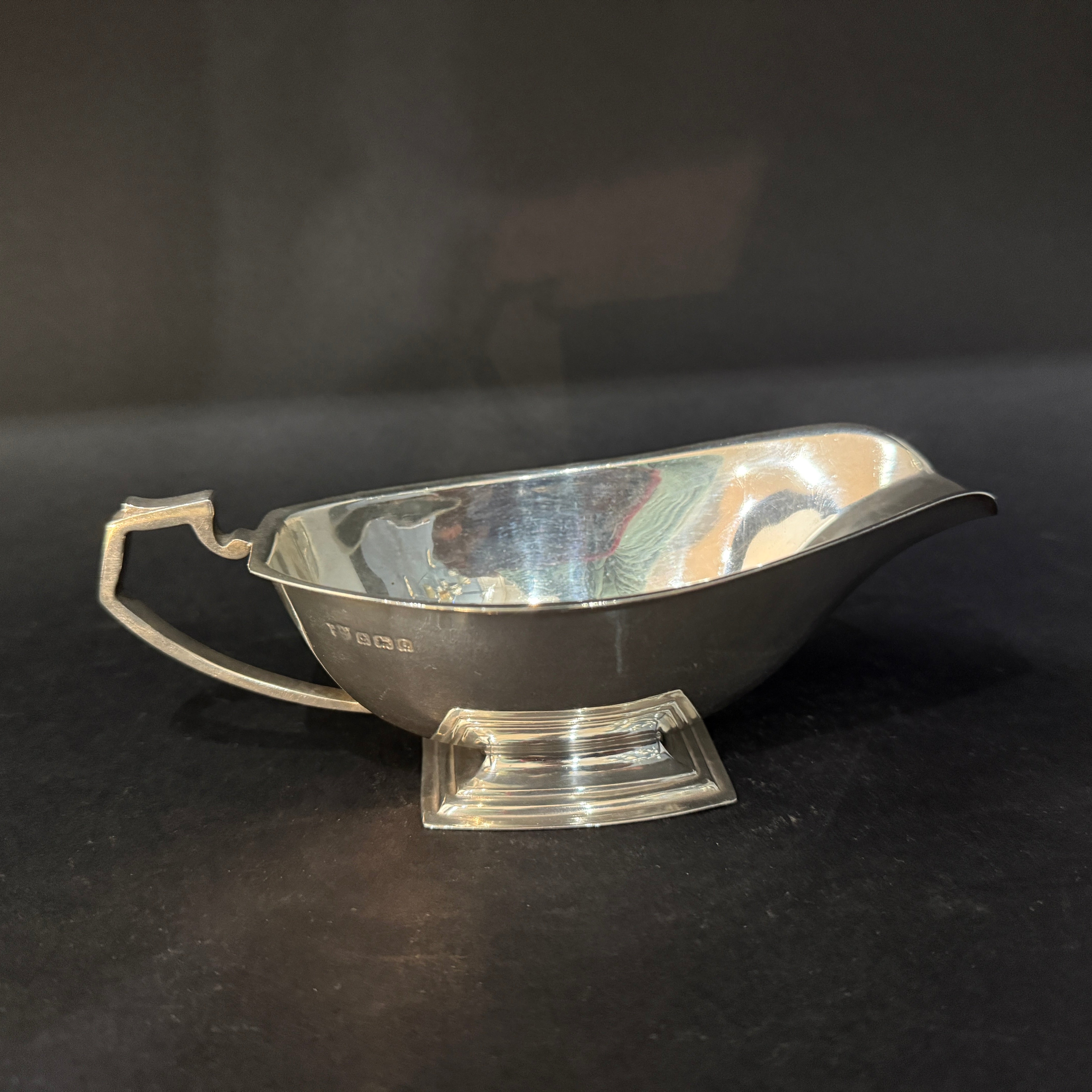 Silver Art Deco sauce boat made in Birmingham 1940